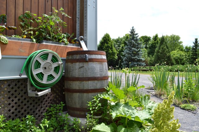 Eigen watervoorziening regelen met regenwater recycling